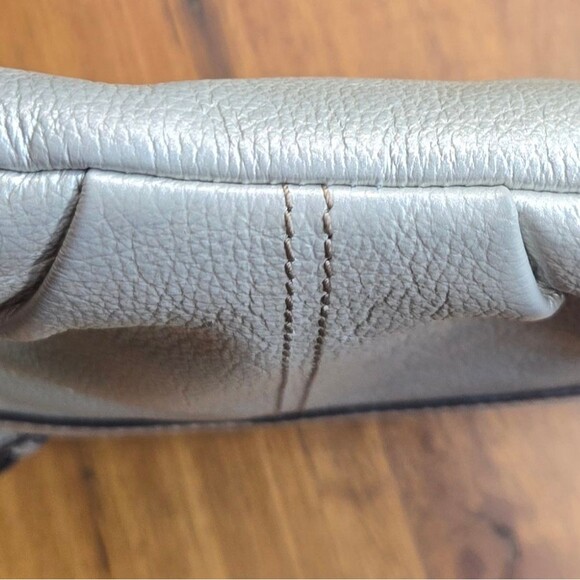 Tignanello Silver Pebbled Italian Leather Crossbody Bag In Excellent Condition. - Picture 5 of 15